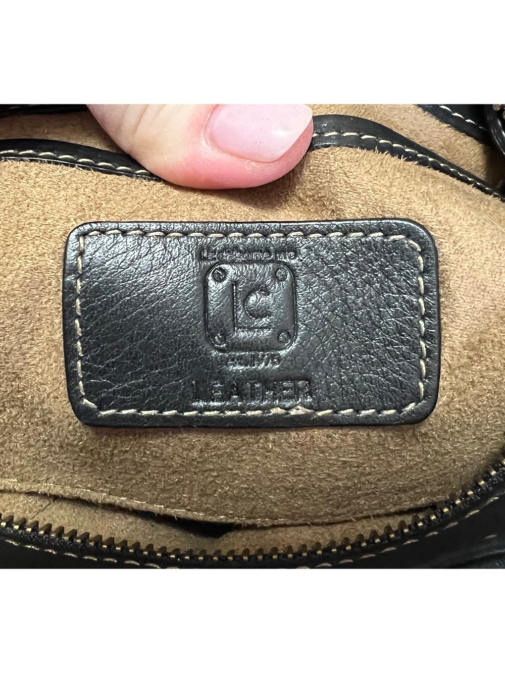 Liz Claiborne Black Leather Shoulder Bag with White Stitching - Picture 8 of 8